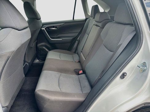 Used 2025 Toyota RAV4 XLE AWD/4WD image 11