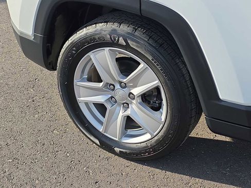 Used 2022 Jeep Compass Latitude image 12