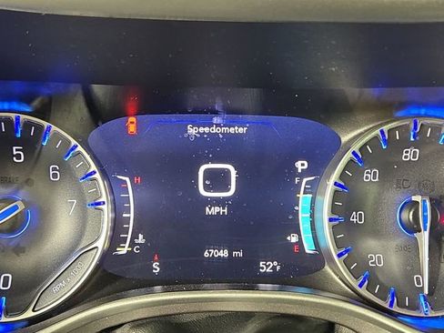 Used 2024 Chrysler Pacifica Touring-L FWD image 16