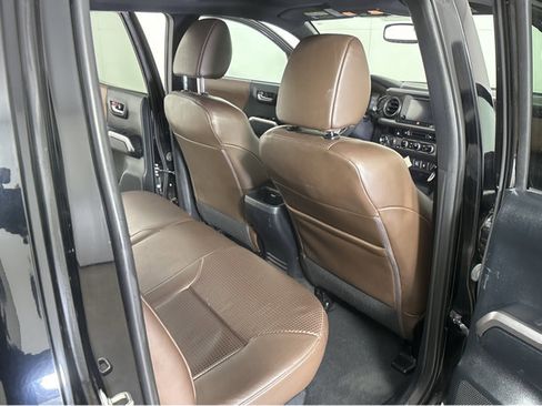 Used 2017 Toyota Tacoma Limited image 37
