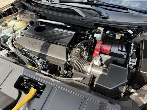 Used 2025 Nissan Rogue SV w/ SV Premium Package image 35