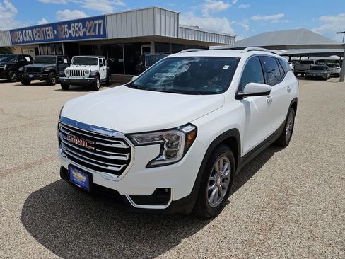 Used 2024 GMC Terrain SLT AWD/4WD image 4