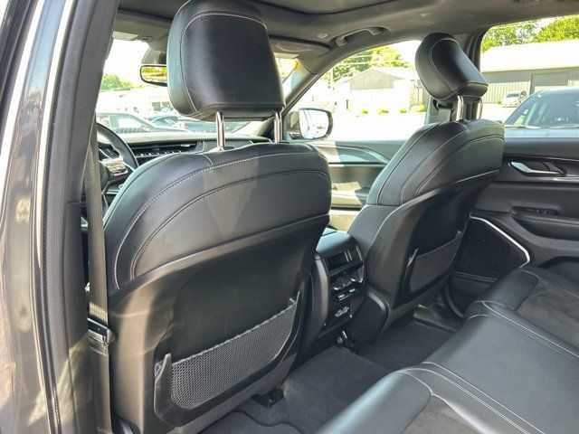 Used 2022 Jeep Grand Cherokee Altitude AWD/4WD image 18