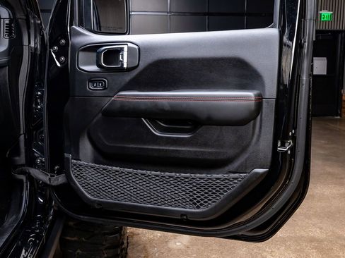 Used 2025 Jeep Wrangler Unlimited Rubicon AWD/4WD image 36