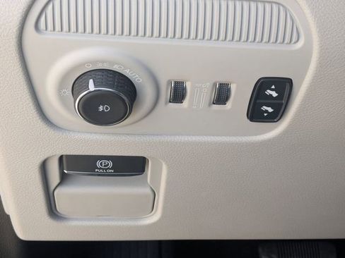 Used 2024 Jeep Wagoneer 2WD w/ Premium Group I image 16