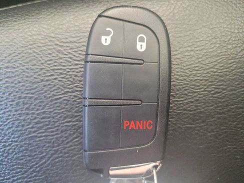 Used 2022 Jeep Compass Latitude AWD/4WD image 32