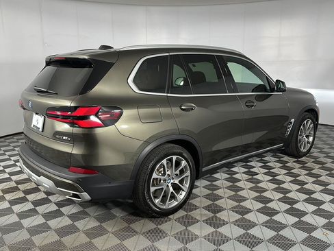Used 2026 BMW X5 xDrive50e w/ Premium Package AWD/4WD image 5