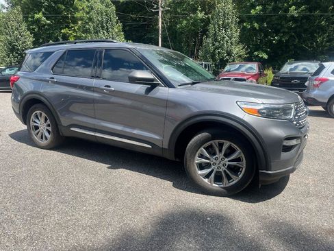 Used 2021 Ford Explorer XLT w/ Equipment Group 202A AWD/4WD image 5