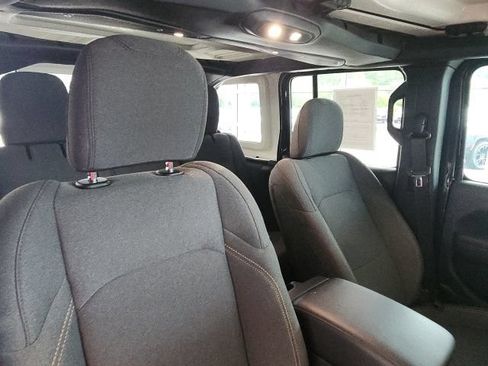 Used 2024 Jeep Wrangler Unlimited Sport AWD/4WD image 17