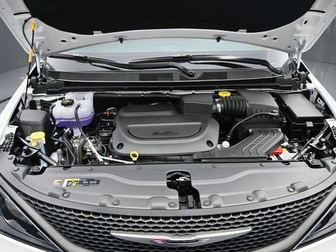 Used 2025 Chrysler Voyager LX FWD image 38
