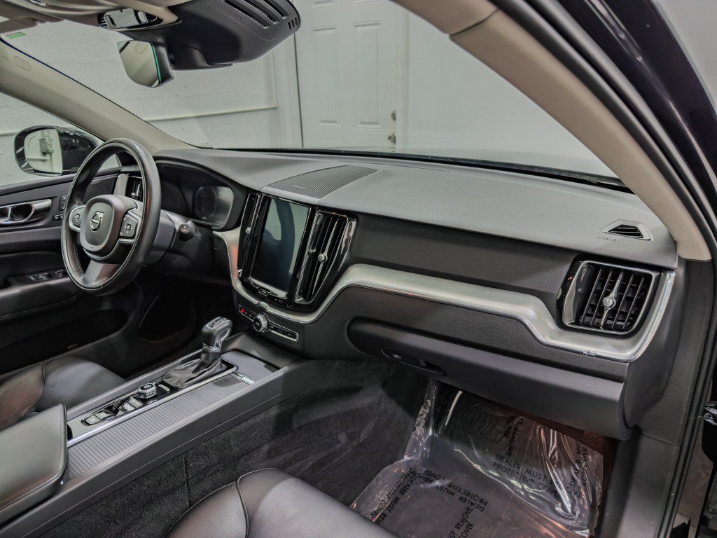 Used 2019 Volvo XC60 T5 Momentum w/ Multimedia Package AWD/4WD image 25