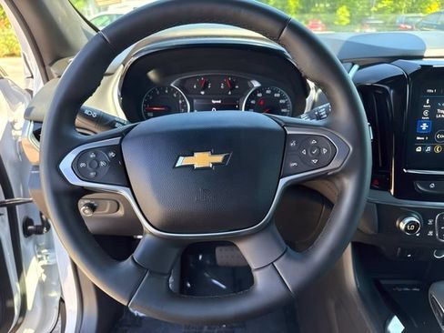 Used 2023 Chevrolet Traverse LT AWD/4WD image 24