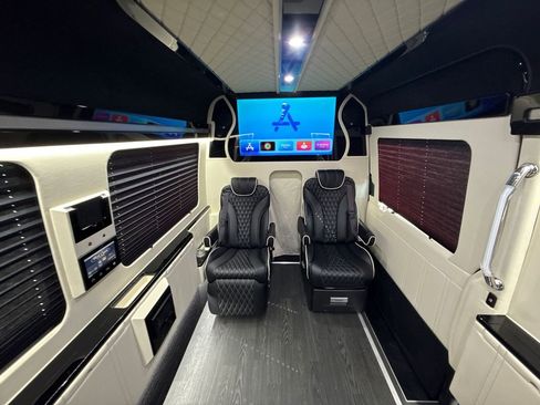 Used 2019 Mercedes-Benz Sprinter 170 w/ Driver Convenience Package image 29