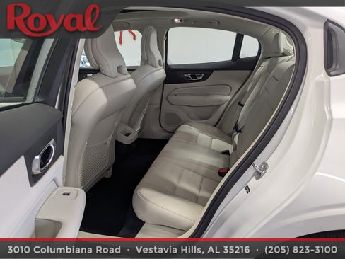 Used 2021 Volvo S60 T5 Momentum image 13