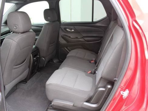 Used 2023 Chevrolet Traverse LT FWD image 11