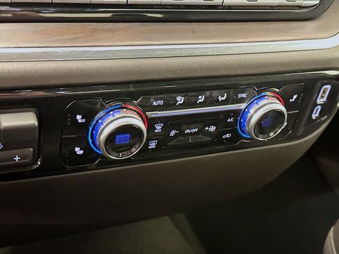 Used 2025 GMC Sierra 1500 SLT image 24