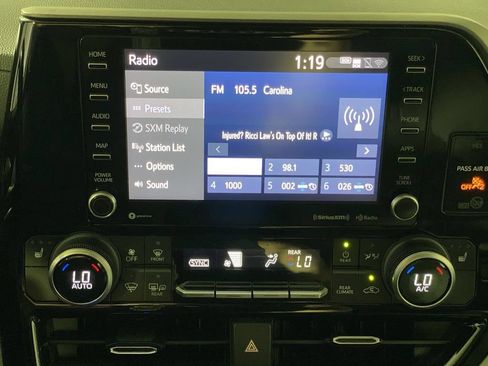 Used 2021 Toyota Highlander XLE FWD image 18