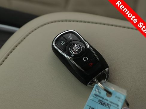 Used 2023 Buick Enclave Avenir image 3