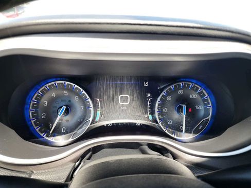 Used 2024 Chrysler Pacifica Touring-L FWD image 26