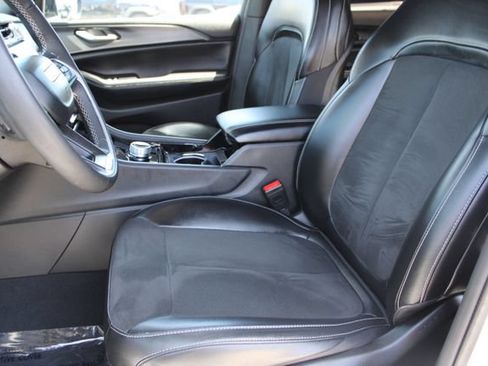 Used 2023 Jeep Grand Cherokee Altitude AWD/4WD image 31