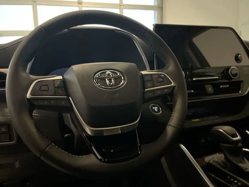New 2026 Toyota Highlander Limited AWD/4WD image 14