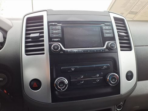 Used 2015 Nissan Frontier SV image 24