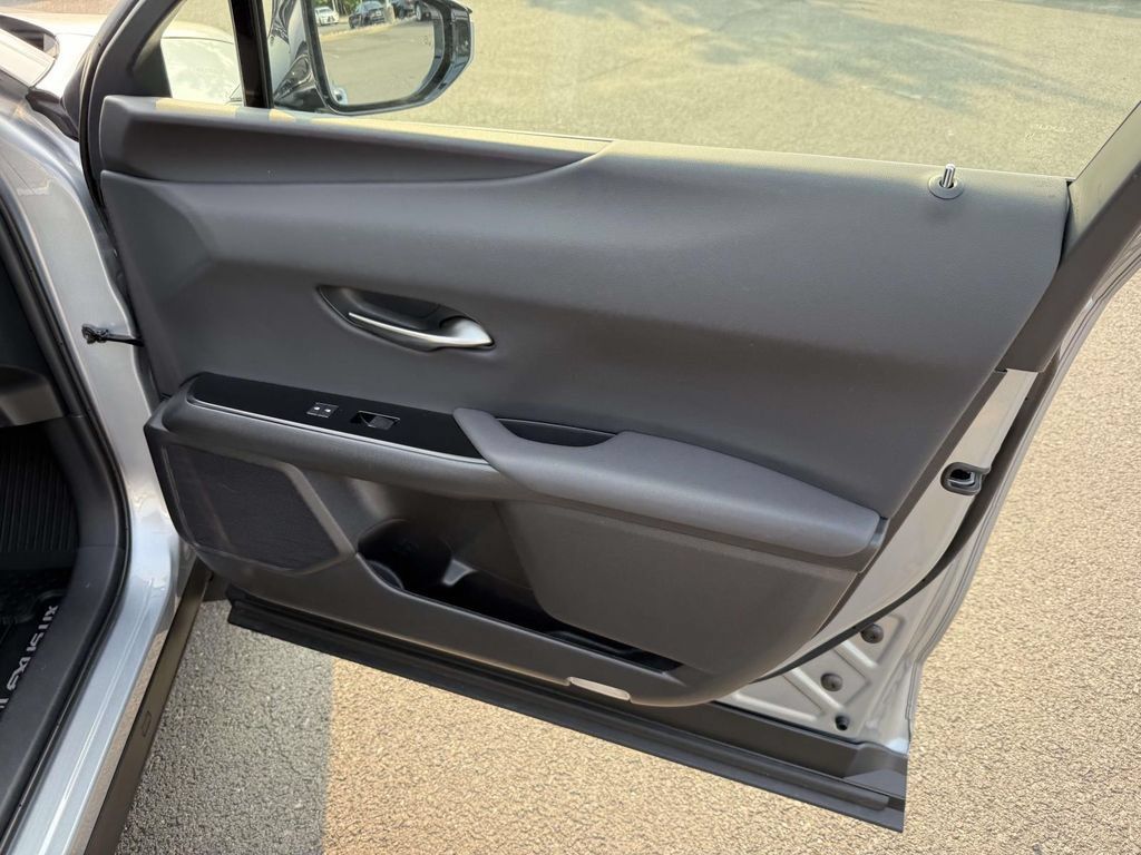 Used 2024 Lexus UX 250h F Sport AWD/4WD image 15