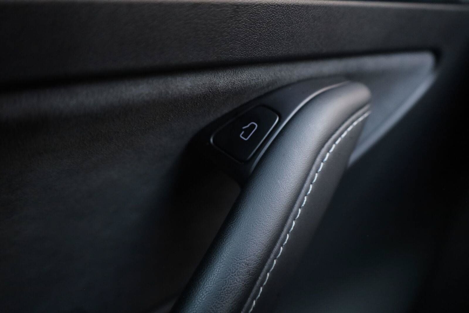 Used 2025 Tesla Model Y Long Range RWD image 37