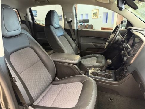 Used 2018 Chevrolet Colorado Z71 AWD/4WD image 16