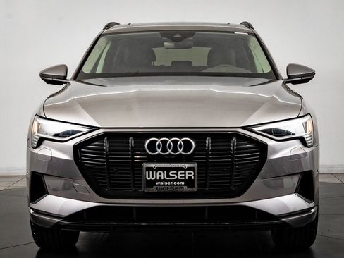 Used 2021 Audi e-tron Premium Plus w/ Premium Plus Package image 2