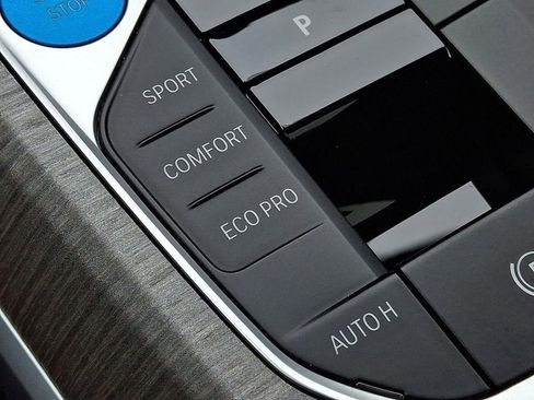 Used 2025 BMW i4 xDrive40i w/ Parking Assistance Package image 27