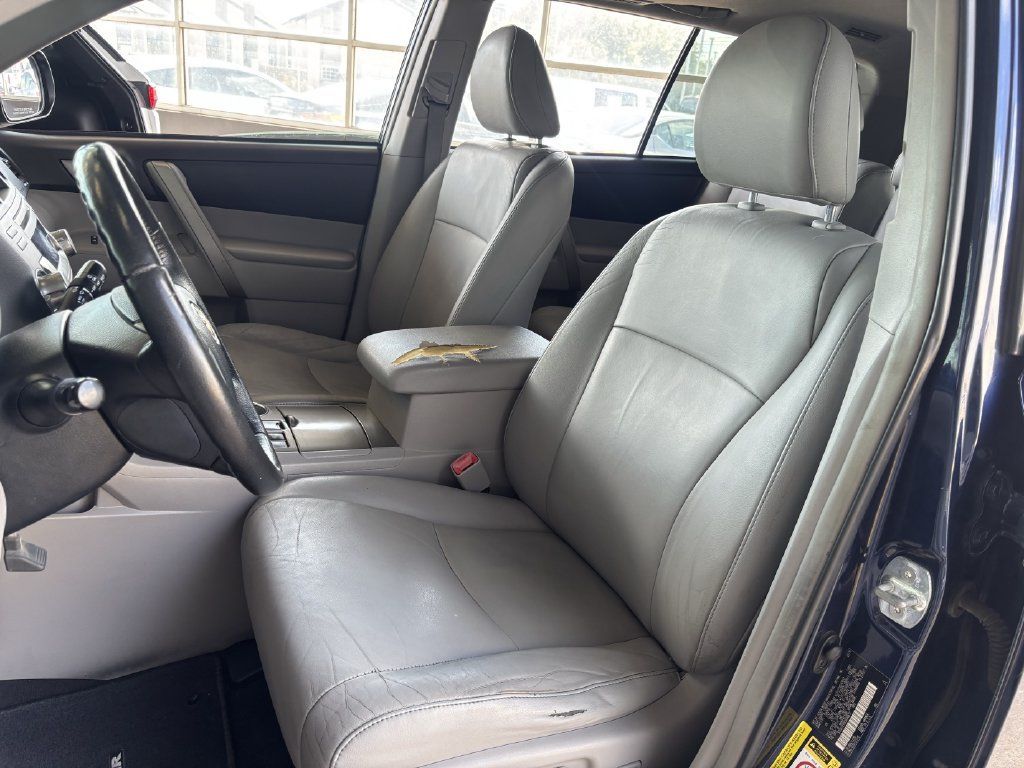Used 2012 Toyota Highlander SE w/ Tow Pkg FWD image 21
