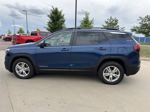 Used 2022 GMC Terrain SLE w/ Driver Convenience Package AWD/4WD image 8