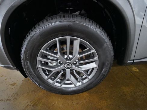 Used 2024 Nissan Rogue S FWD image 26