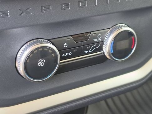 Used 2025 Ford Expedition Active RWD image 11