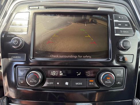 Used 2023 Nissan Maxima SL FWD image 22