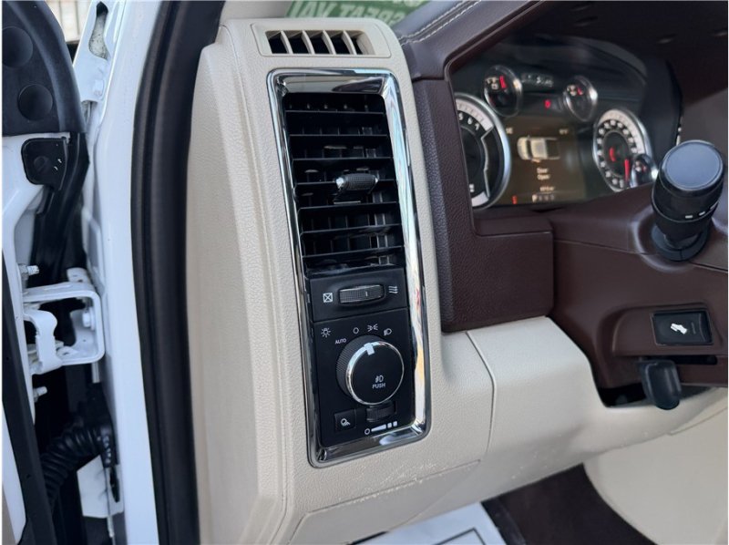 Used 2018 RAM 1500 Laramie w/ Convenience Group AWD/4WD image 33