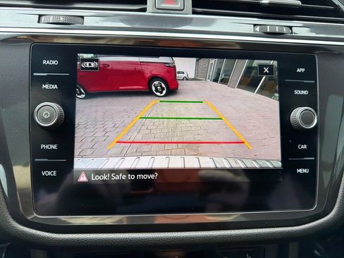 Certified 2022 Volkswagen Tiguan SE R-Line AWD/4WD image 22