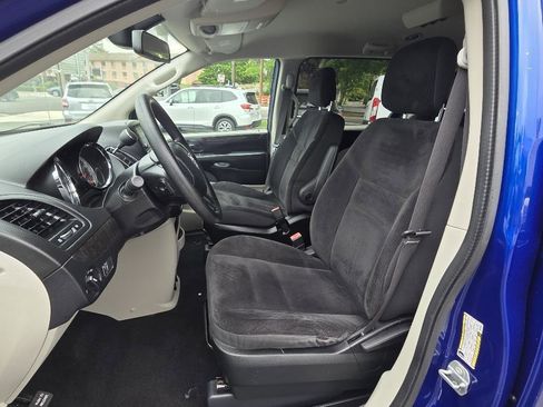 Used 2018 Dodge Grand Caravan SE w/ UConnect Hands-Free Group FWD image 13