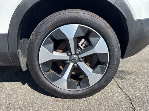Used 2025 Volvo XC40 B5 Plus AWD/4WD image 10