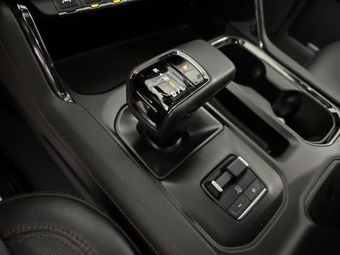 Used 2024 GMC Sierra 1500 AT4 w/ Technology Package image 16