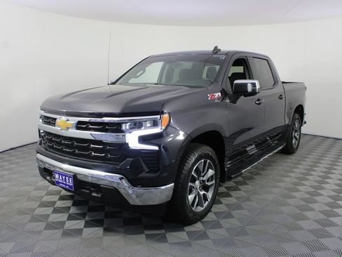 Used 2024 Chevrolet Silverado 1500 LT AWD/4WD image 21