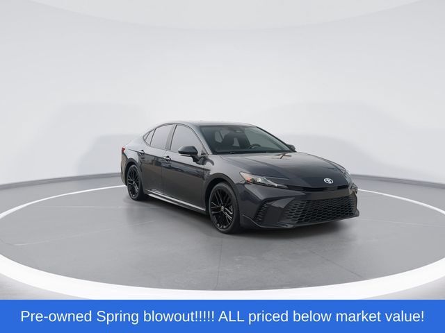 Used 2025 Toyota Camry SE FWD image 2