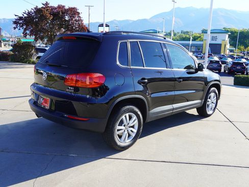Used 2017 Volkswagen Tiguan S image 8