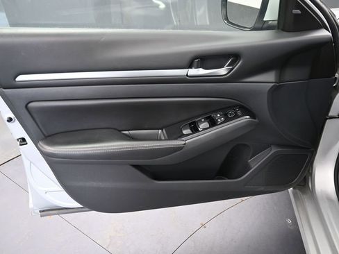 Used 2023 Nissan Altima 2.5 SV FWD image 18