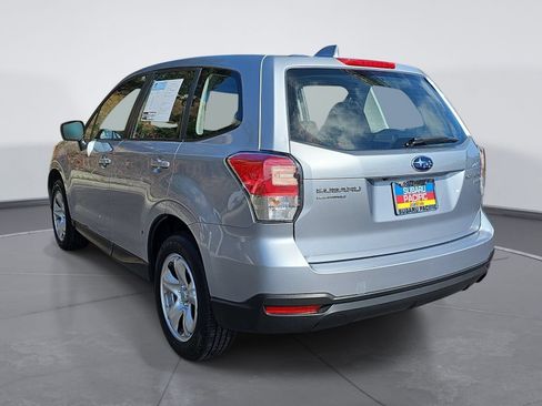 Used 2017 Subaru Forester 2.5i AWD/4WD image 5