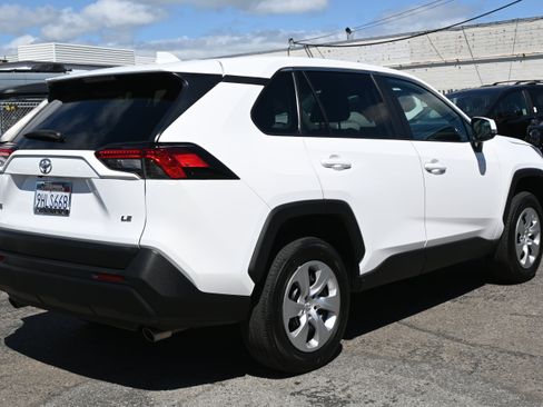Used 2023 Toyota RAV4 LE image 4
