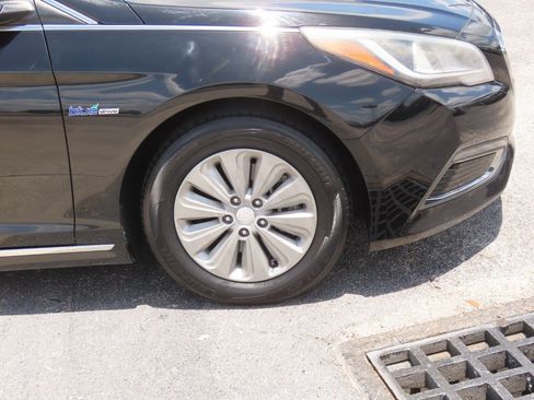 Used 2016 Hyundai Sonata SE FWD image 9