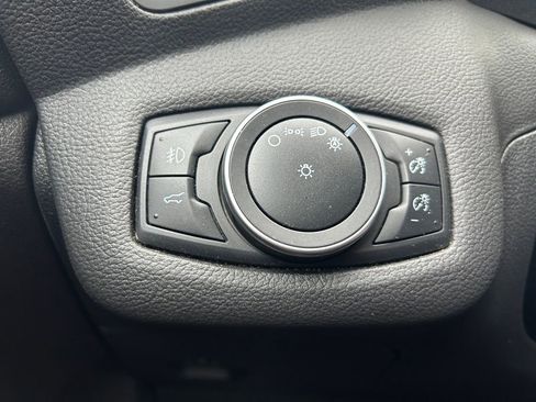 Used 2018 Ford Escape SE image 19