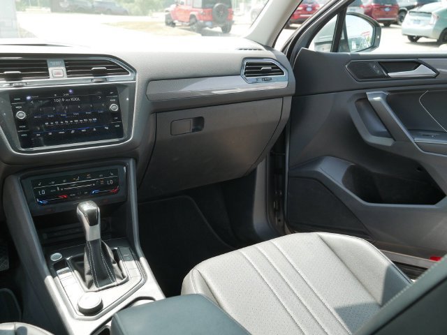 Certified 2023 Volkswagen Tiguan SE w/ Panoramic Sunroof Package AWD/4WD image 23